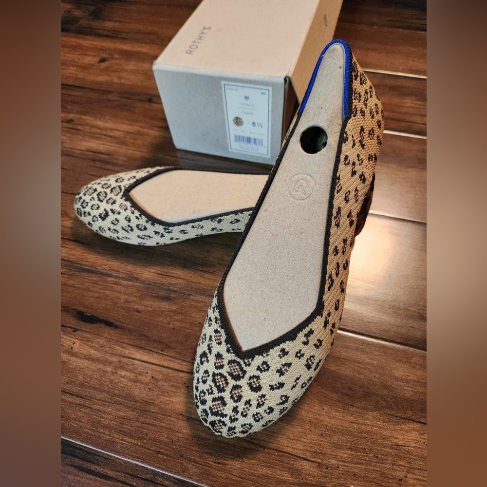 Like new in box Rothy’s Cheetah flats